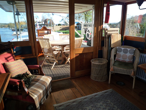 Wheelhouse 
looking to aft sun deck