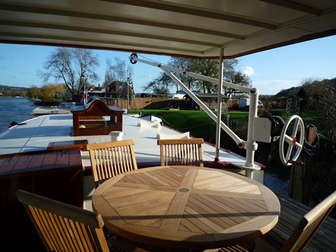 Aft covered sundeck
from wheelhouse Aft covered sundeck from wheelhouse