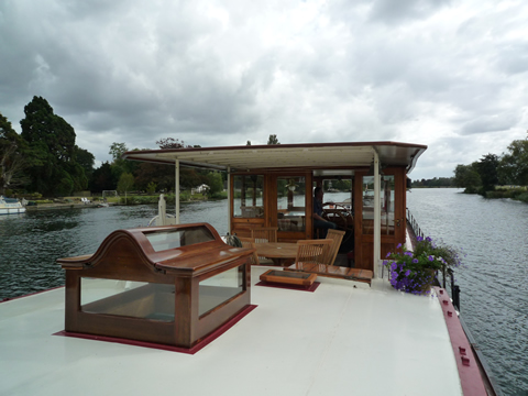 Sundeck from aft Sundeck from
aft
